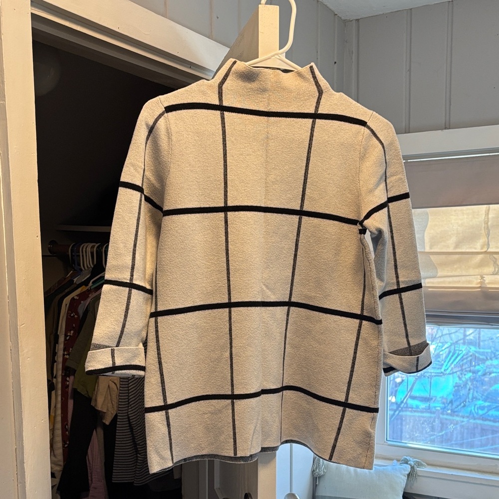 Tahari Women's Grid Pattern Sweater - Cream and Black